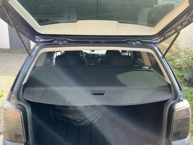 Синий Фольксваген Пассат Вариант, объемом двигателя 1.6 л и пробегом 330 тыс. км за 3500 $, фото 4 на Automoto.ua