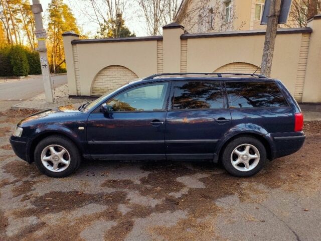 Синій Фольксваген Пассат Варіант, об'ємом двигуна 1.6 л та пробігом 330 тис. км за 2700 $, фото 1 на Automoto.ua