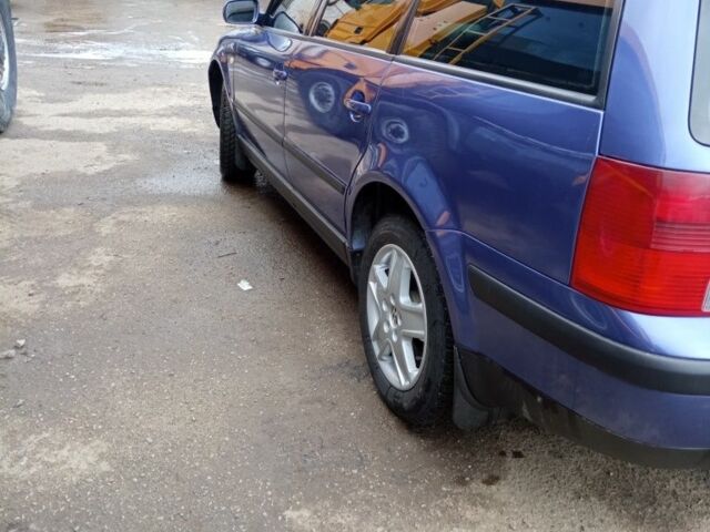 Синий Фольксваген Пассат Вариант, объемом двигателя 1.9 л и пробегом 400 тыс. км за 3650 $, фото 5 на Automoto.ua