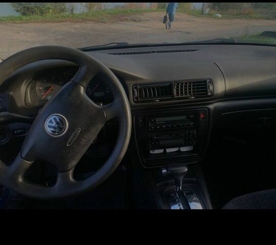 Синий Фольксваген Пассат Вариант, объемом двигателя 0 л и пробегом 250 тыс. км за 2800 $, фото 7 на Automoto.ua