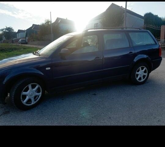 Синий Фольксваген Пассат Вариант, объемом двигателя 0 л и пробегом 250 тыс. км за 2800 $, фото 2 на Automoto.ua