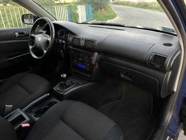 Синий Фольксваген Пассат Вариант, объемом двигателя 1.9 л и пробегом 244 тыс. км за 1400 $, фото 4 на Automoto.ua