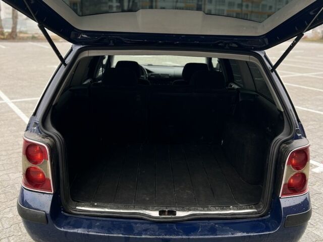 Синий Фольксваген Пассат Вариант, объемом двигателя 1.9 л и пробегом 300 тыс. км за 2500 $, фото 4 на Automoto.ua