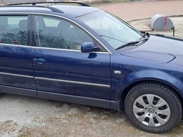 Синий Фольксваген Пассат Вариант, объемом двигателя 1.6 л и пробегом 270 тыс. км за 4100 $, фото 1 на Automoto.ua