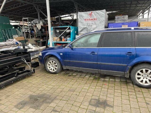 Синій Фольксваген Пассат Варіант, об'ємом двигуна 1.8 л та пробігом 280 тис. км за 2600 $, фото 9 на Automoto.ua