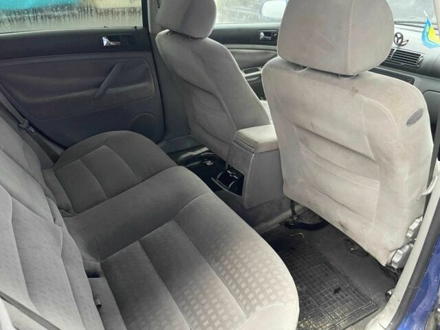 Синій Фольксваген Пассат Варіант, об'ємом двигуна 1.8 л та пробігом 280 тис. км за 2600 $, фото 7 на Automoto.ua