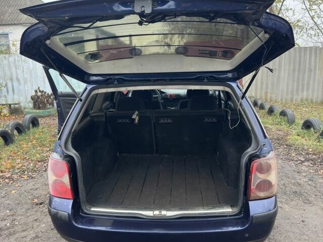 Синий Фольксваген Пассат Вариант, объемом двигателя 1.9 л и пробегом 355 тыс. км за 1600 $, фото 6 на Automoto.ua