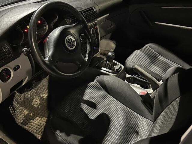 Фольксваген Пассат Варіант 2002 у Стрые на Automoto.ua Синій Фольксваген Пассат Варіант, об'ємом двигуна 1.9 л та пробігом 305 тис. км за 3600 $, фото 7 на Automoto.ua