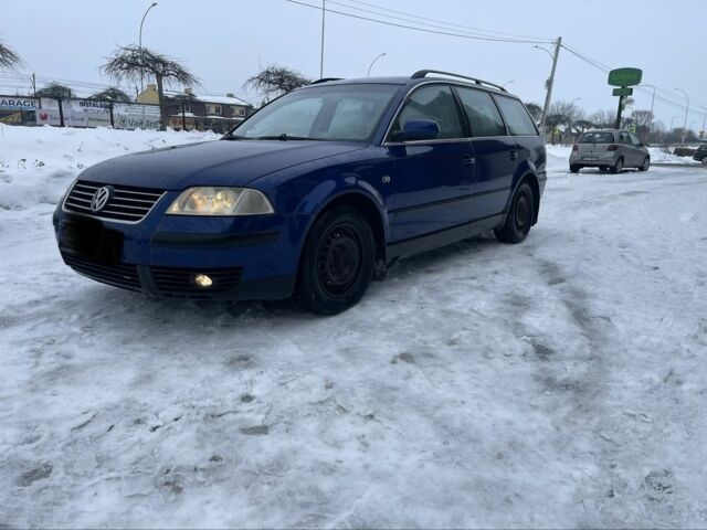 Синий Фольксваген Пассат Вариант, объемом двигателя 1.9 л и пробегом 300 тыс. км за 1500 $, фото 1 на Automoto.ua