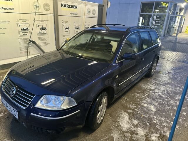 Синий Фольксваген Пассат Вариант, объемом двигателя 2 л и пробегом 300 тыс. км за 1700 $, фото 2 на Automoto.ua