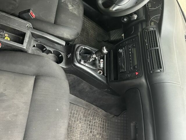 Синий Фольксваген Пассат Вариант, объемом двигателя 2 л и пробегом 300 тыс. км за 1700 $, фото 6 на Automoto.ua