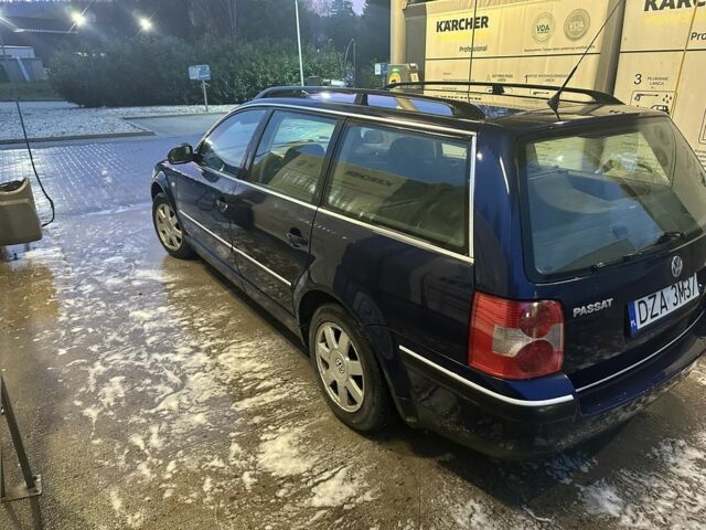Синий Фольксваген Пассат Вариант, объемом двигателя 2 л и пробегом 300 тыс. км за 1700 $, фото 3 на Automoto.ua