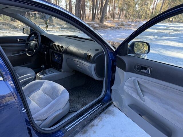 Синій Фольксваген Пассат Варіант, об'ємом двигуна 2 л та пробігом 278 тис. км за 3850 $, фото 4 на Automoto.ua