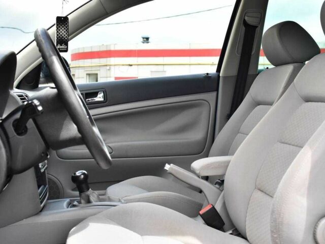 Синий Фольксваген Пассат Вариант, объемом двигателя 1.6 л и пробегом 240 тыс. км за 5850 $, фото 7 на Automoto.ua