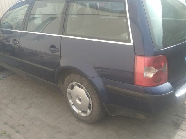 Синий Фольксваген Пассат Вариант, объемом двигателя 2 л и пробегом 300 тыс. км за 3950 $, фото 3 на Automoto.ua