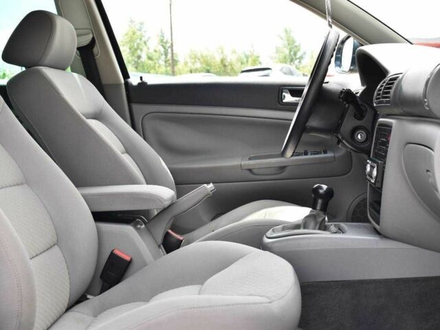 Синий Фольксваген Пассат Вариант, объемом двигателя 1.6 л и пробегом 240 тыс. км за 5850 $, фото 9 на Automoto.ua