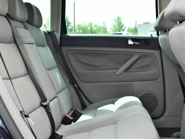 Синий Фольксваген Пассат Вариант, объемом двигателя 1.6 л и пробегом 240 тыс. км за 5850 $, фото 17 на Automoto.ua