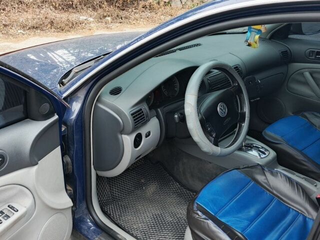 Синий Фольксваген Пассат Вариант, объемом двигателя 1.8 л и пробегом 250 тыс. км за 3600 $, фото 6 на Automoto.ua