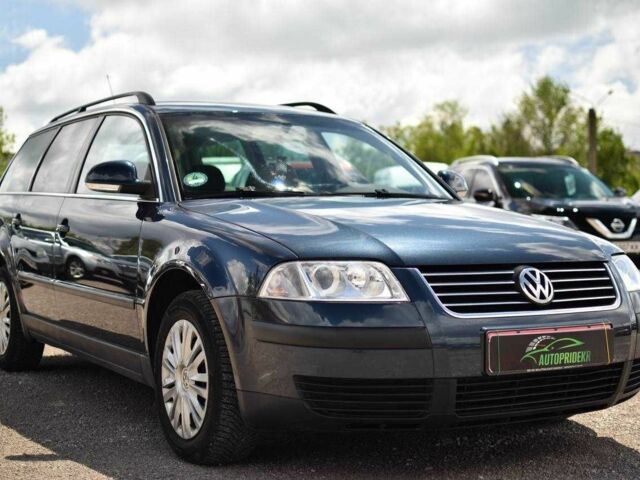 Синий Фольксваген Пассат Вариант, объемом двигателя 1.6 л и пробегом 240 тыс. км за 5850 $, фото 1 на Automoto.ua