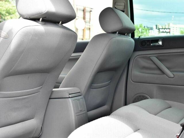 Синий Фольксваген Пассат Вариант, объемом двигателя 1.6 л и пробегом 240 тыс. км за 5850 $, фото 14 на Automoto.ua