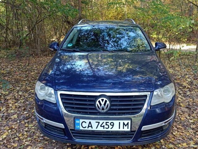 Синий Фольксваген Пассат Вариант, объемом двигателя 1.6 л и пробегом 306 тыс. км за 3900 $, фото 1 на Automoto.ua