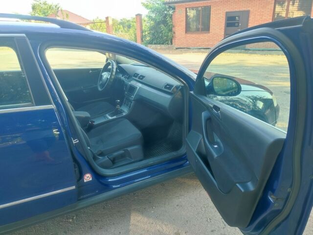 Синий Фольксваген Пассат Вариант, объемом двигателя 1.9 л и пробегом 287 тыс. км за 6000 $, фото 5 на Automoto.ua