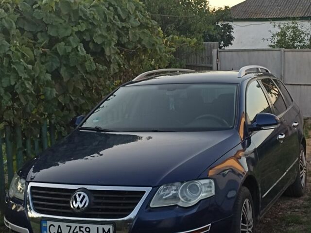 Синий Фольксваген Пассат Вариант, объемом двигателя 1.6 л и пробегом 306 тыс. км за 3900 $, фото 4 на Automoto.ua