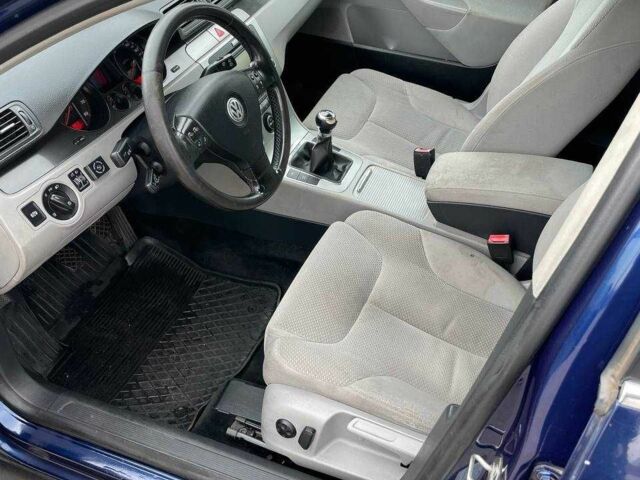 Синій Фольксваген Пассат Варіант, об'ємом двигуна 2 л та пробігом 211 тис. км за 3900 $, фото 7 на Automoto.ua