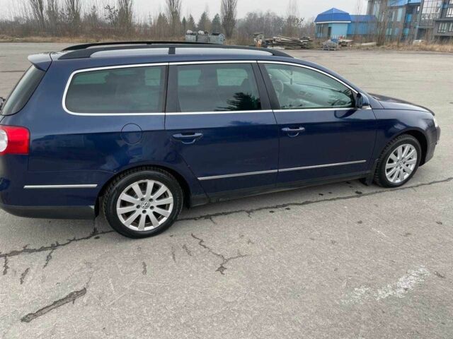 Синій Фольксваген Пассат Варіант, об'ємом двигуна 2 л та пробігом 211 тис. км за 3900 $, фото 1 на Automoto.ua