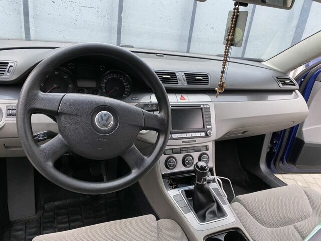 Синий Фольксваген Пассат Вариант, объемом двигателя 2 л и пробегом 420 тыс. км за 5700 $, фото 4 на Automoto.ua