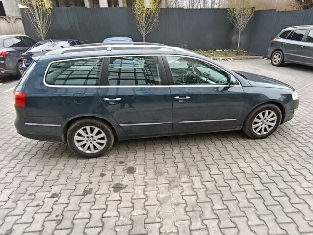 Синий Фольксваген Пассат Вариант, объемом двигателя 2 л и пробегом 293 тыс. км за 2800 $, фото 2 на Automoto.ua