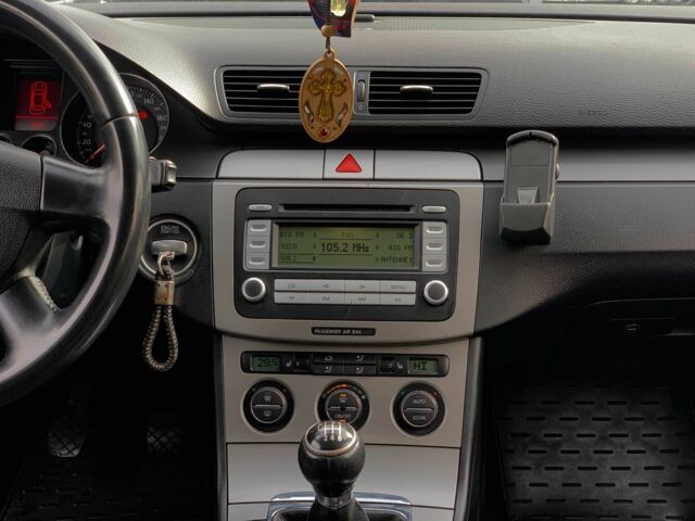 Синій Фольксваген Пассат Варіант, об'ємом двигуна 2 л та пробігом 344 тис. км за 6455 $, фото 16 на Automoto.ua