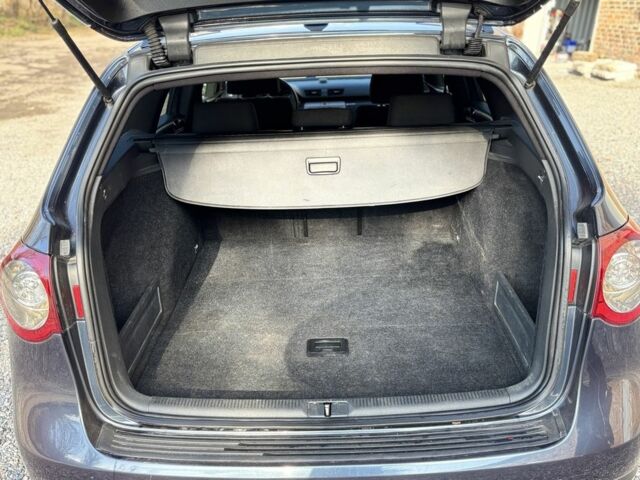 Синій Фольксваген Пассат Варіант, об'ємом двигуна 2 л та пробігом 317 тис. км за 5950 $, фото 22 на Automoto.ua