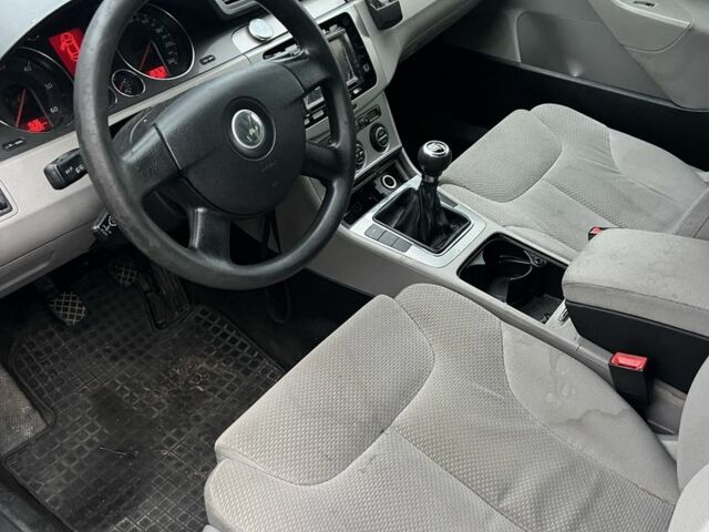 Синий Фольксваген Пассат Вариант, объемом двигателя 2 л и пробегом 287 тыс. км за 2000 $, фото 4 на Automoto.ua