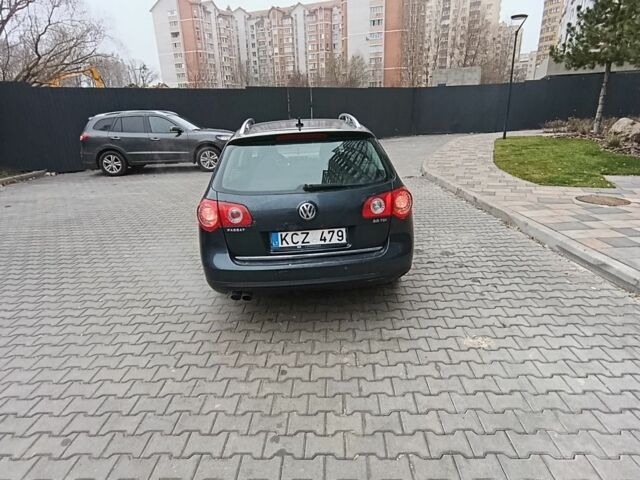 Синий Фольксваген Пассат Вариант, объемом двигателя 2 л и пробегом 293 тыс. км за 2800 $, фото 3 на Automoto.ua