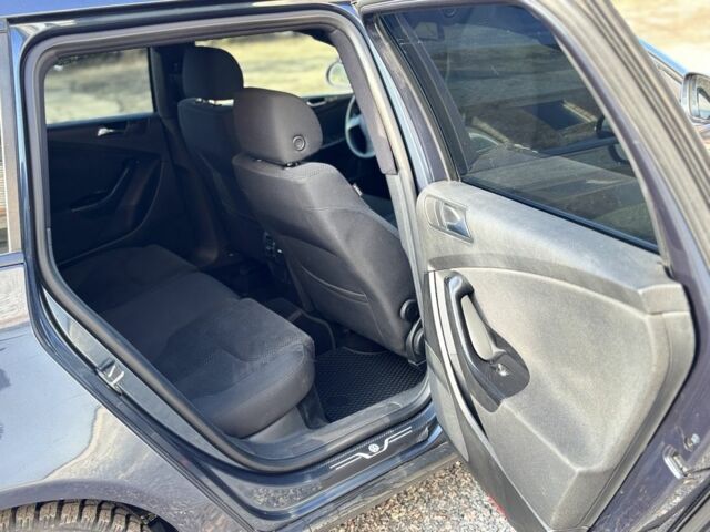 Синій Фольксваген Пассат Варіант, об'ємом двигуна 2 л та пробігом 317 тис. км за 5950 $, фото 16 на Automoto.ua