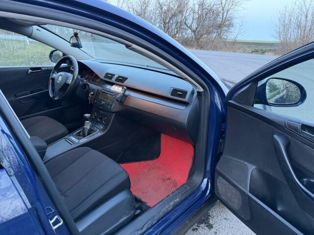 Синій Фольксваген Пассат Варіант, об'ємом двигуна 1.6 л та пробігом 224 тис. км за 4950 $, фото 9 на Automoto.ua