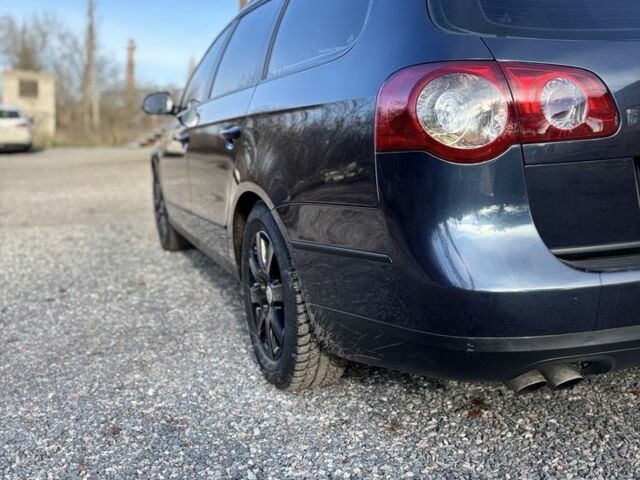 Синій Фольксваген Пассат Варіант, об'ємом двигуна 2 л та пробігом 317 тис. км за 5950 $, фото 4 на Automoto.ua