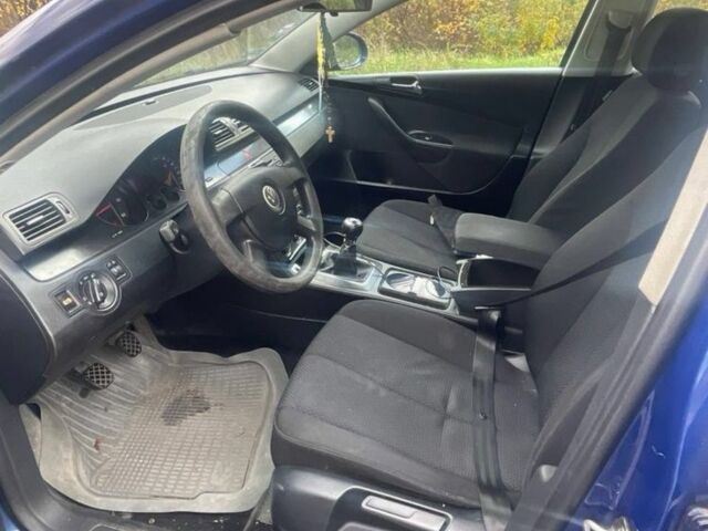 Синій Фольксваген Пассат Варіант, об'ємом двигуна 2 л та пробігом 290 тис. км за 2800 $, фото 7 на Automoto.ua