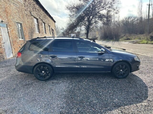 Синій Фольксваген Пассат Варіант, об'ємом двигуна 2 л та пробігом 317 тис. км за 5950 $, фото 6 на Automoto.ua