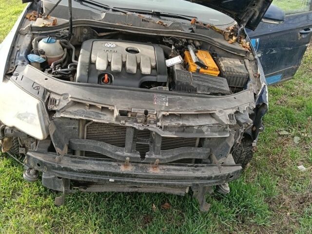 Синій Фольксваген Пассат Варіант, об'ємом двигуна 2 л та пробігом 283 тис. км за 900 $, фото 2 на Automoto.ua