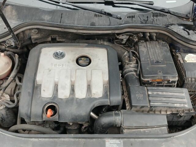 Синій Фольксваген Пассат Варіант, об'ємом двигуна 2 л та пробігом 324 тис. км за 4200 $, фото 7 на Automoto.ua