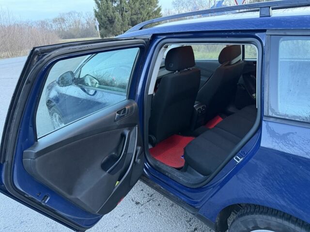 Синій Фольксваген Пассат Варіант, об'ємом двигуна 1.6 л та пробігом 224 тис. км за 4950 $, фото 10 на Automoto.ua