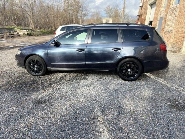 Синій Фольксваген Пассат Варіант, об'ємом двигуна 2 л та пробігом 317 тис. км за 5950 $, фото 5 на Automoto.ua