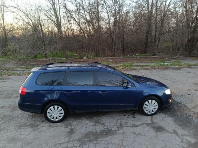 Синий Фольксваген Пассат Вариант, объемом двигателя 1.9 л и пробегом 335 тыс. км за 5500 $, фото 4 на Automoto.ua