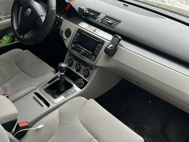 Синій Фольксваген Пассат Варіант, об'ємом двигуна 2 л та пробігом 385 тис. км за 5100 $, фото 6 на Automoto.ua