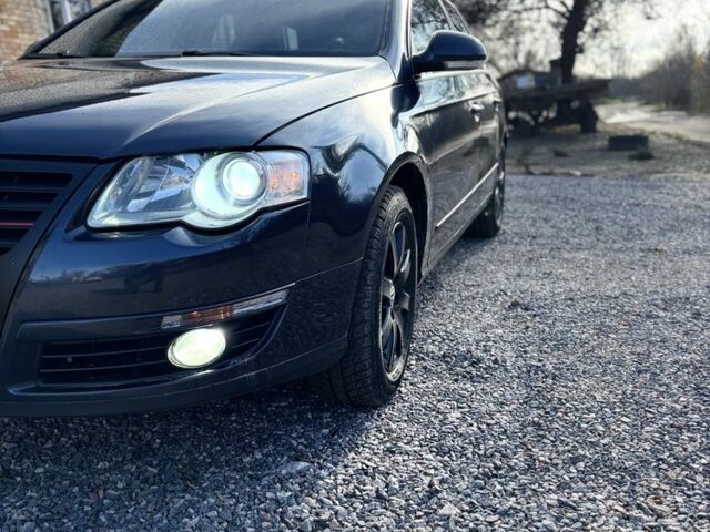 Синій Фольксваген Пассат Варіант, об'ємом двигуна 2 л та пробігом 317 тис. км за 5950 $, фото 1 на Automoto.ua