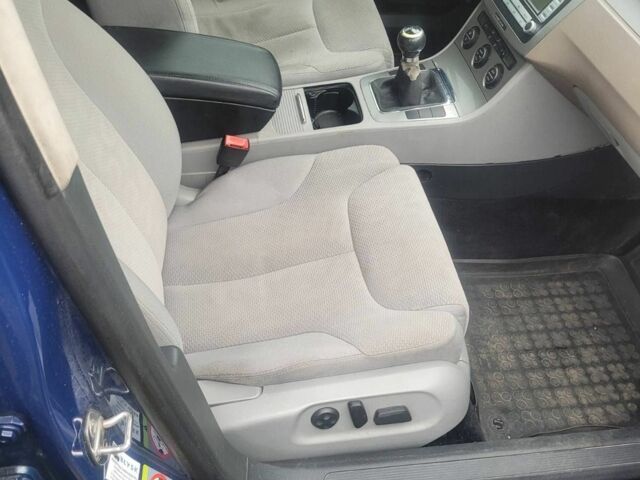 Синій Фольксваген Пассат Варіант, об'ємом двигуна 2 л та пробігом 400 тис. км за 4900 $, фото 4 на Automoto.ua