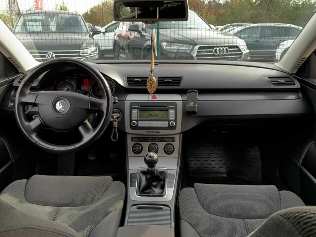 Синій Фольксваген Пассат Варіант, об'ємом двигуна 2 л та пробігом 344 тис. км за 6455 $, фото 17 на Automoto.ua