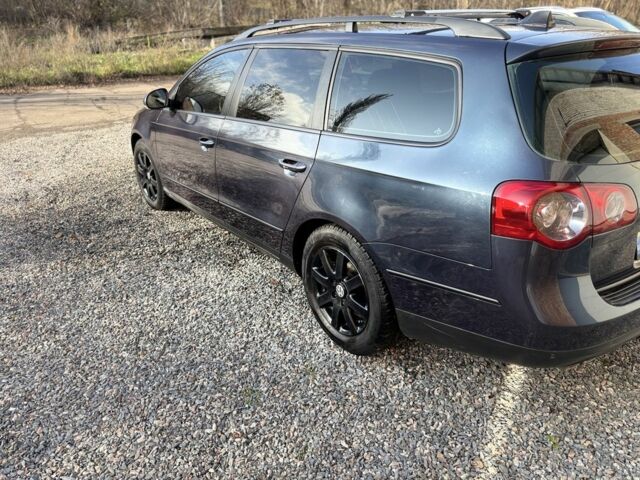 Синій Фольксваген Пассат Варіант, об'ємом двигуна 2 л та пробігом 317 тис. км за 5950 $, фото 11 на Automoto.ua